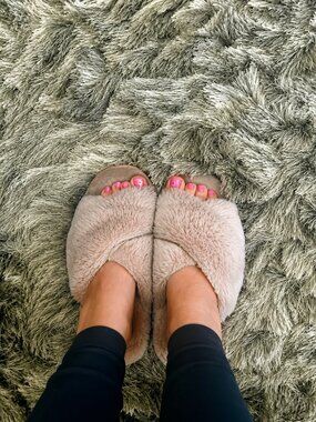 💕 Plush Cozy Pink Slide Slippers 💕
